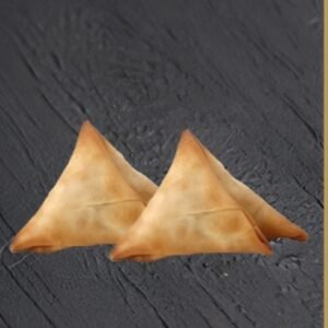 Knusprige Filo-Dreiecke mit würzigem Lammhack, Zwiebeln und Kreuzkümmel. Herzhaft und lecker!