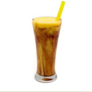 Fruchtige Spezialität: cremiger Mangosaft mit Milch und einem Schuss Vimto - einem beliebten Fruchtsirup aus Trauben, Himbeeren und schwarzen Johannisbeeren. Süß, einzigartig und typisch jemenitisch. 12